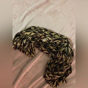 Micheal Kors Patterned Black and Tan Scarf